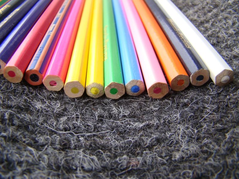 不同颜色的彩色铅笔