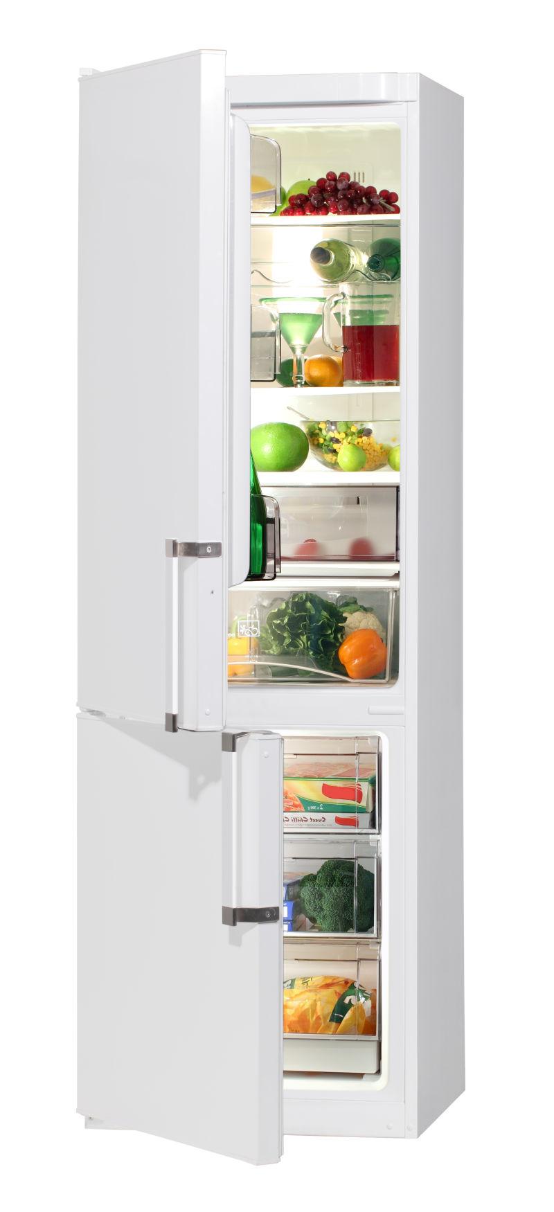 白色背景中装满食物的白色双开门冰箱