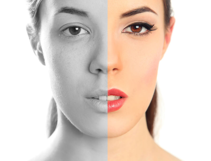 美女的左脸素颜与右脸化妆后的对比