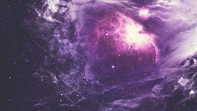 宇宙星空中的紫色星云