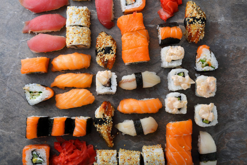 寿司和生鱼片食物背景