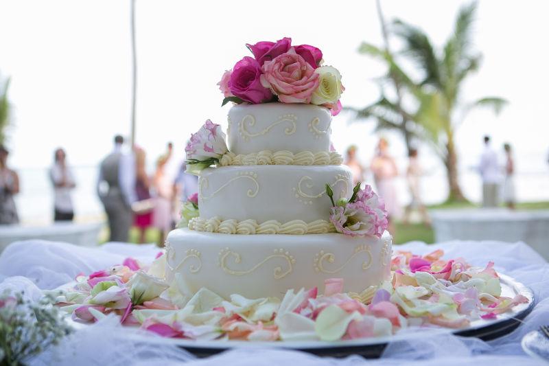 婚礼上的美丽玫瑰蛋糕