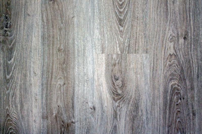 木墙上破旧的木质纹理