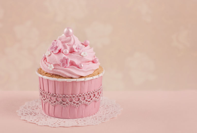 一个可爱的粉红色的蛋糕