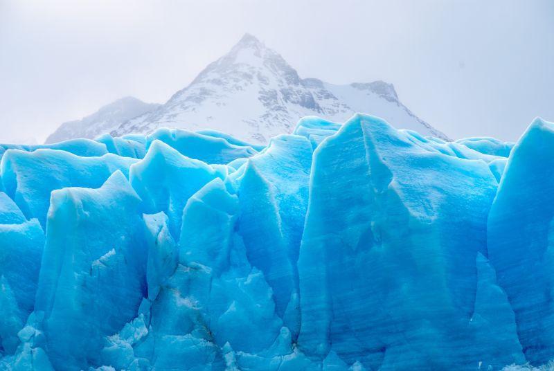美丽的蓝色冰山风景