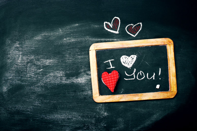 黑板上涂鸦我爱你的情人节创意概念