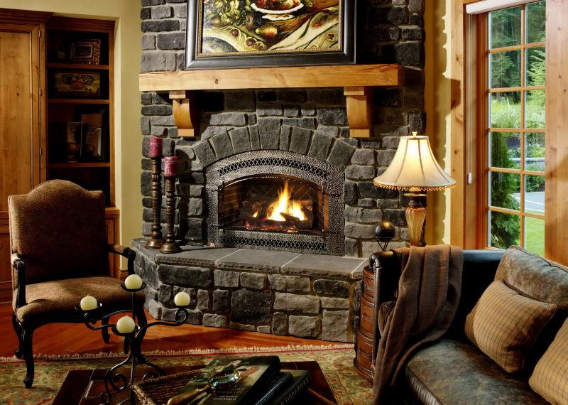 现代简约的客厅壁炉设计与家具