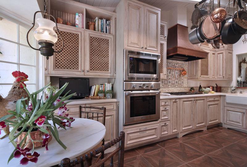 现代化的厨房室内灯设计