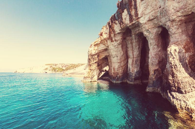 海边的天然洞穴