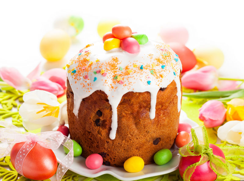 复活节蛋糕和复活节鸡蛋