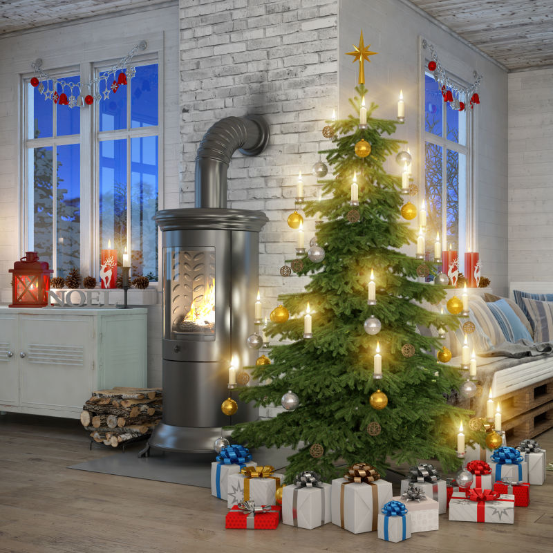 房间中的室内壁炉与圣诞树