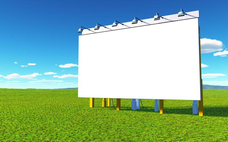 蓝天下建设在绿色草地上的大型空广告牌