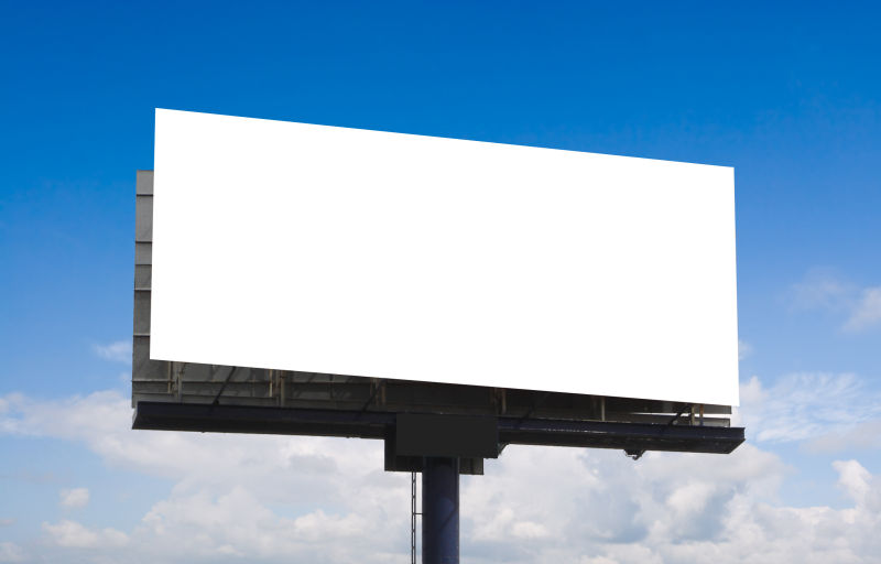 蓝天白云下的大型空广告牌