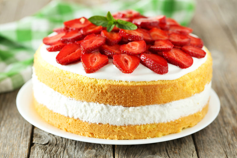 草莓甜蛋糕