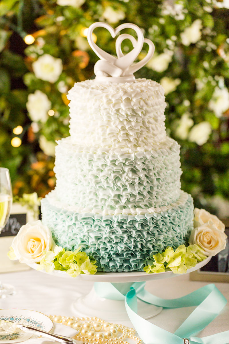 婚礼上的洁白蛋糕
