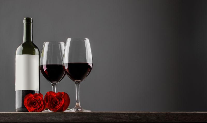 情人节红酒和玫瑰