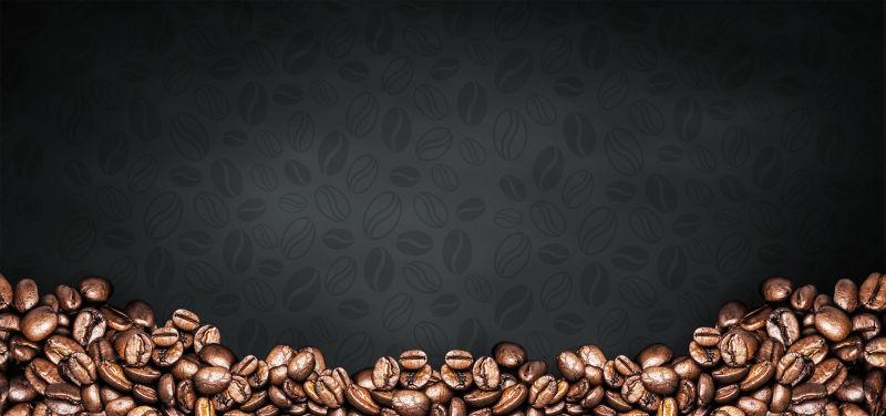 黑色背景下的棕色咖啡豆