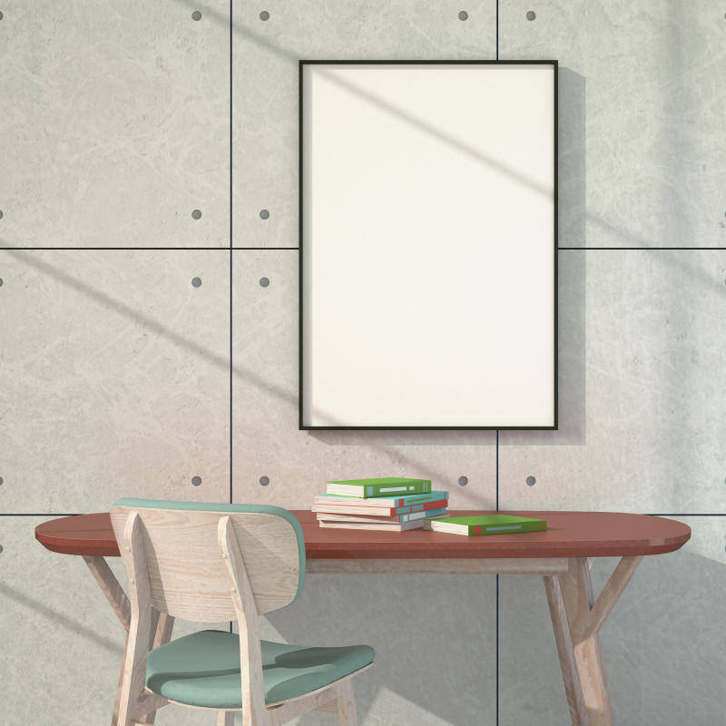 办公桌和墙壁上的空白画框