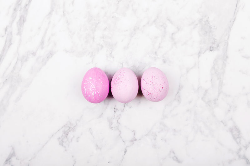 流行的粉红色复活节彩蛋