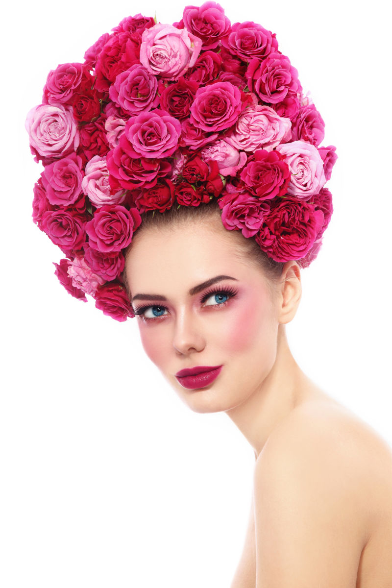 头戴粉色鲜花的美女模特