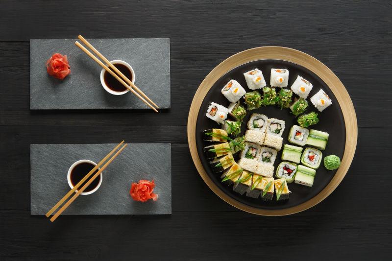 寿司蘸料和寿司真希