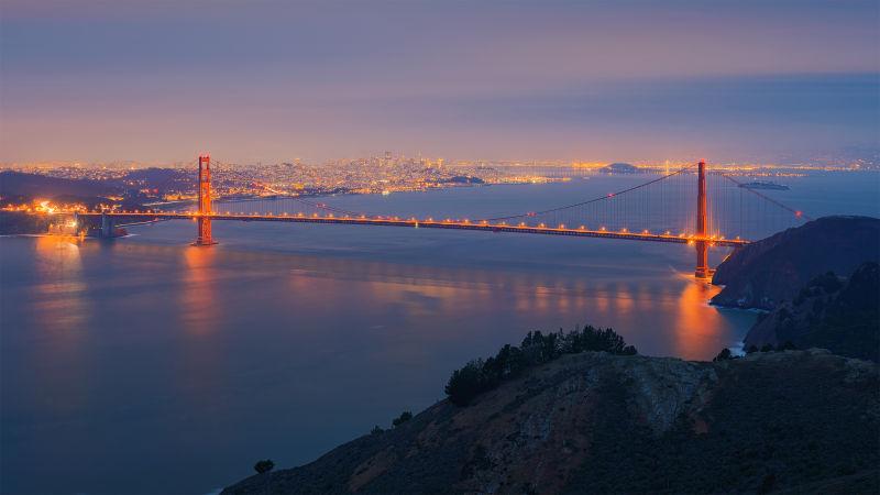 夜色下美丽的旧金山金门大桥景色