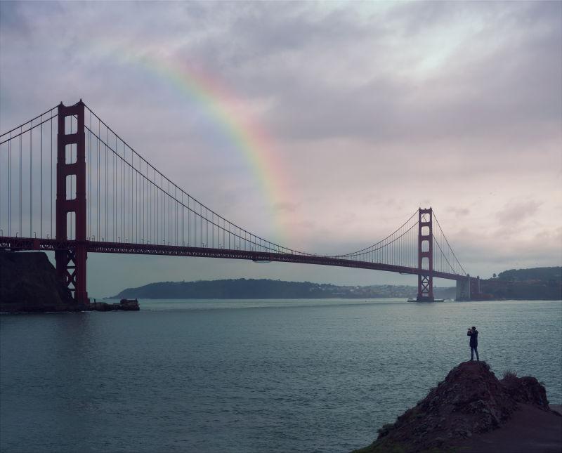 金门大桥上的美丽彩虹