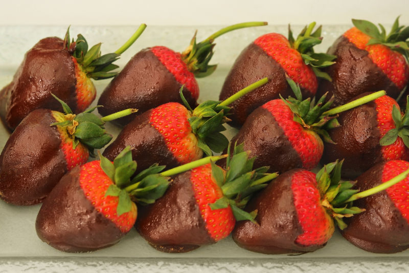 被巧克力覆盖的草莓