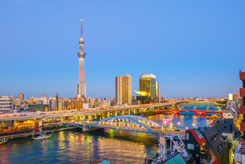 东京天际线与日本苏米达河