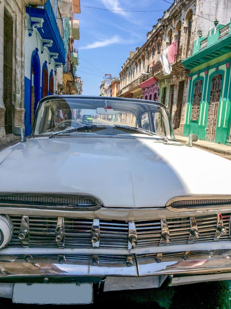 古巴哈瓦那经典美式黑斑羚轿车