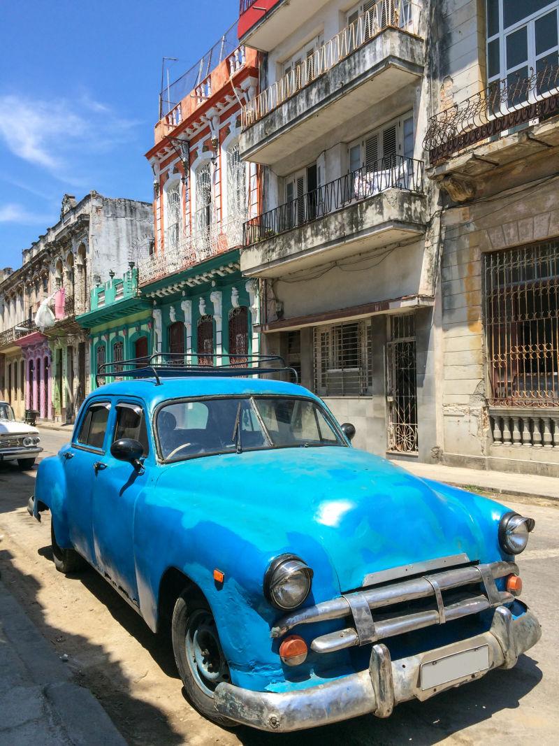 老式美国经典车在古巴