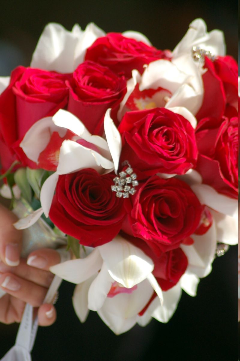 红色和白色的结婚用捧花