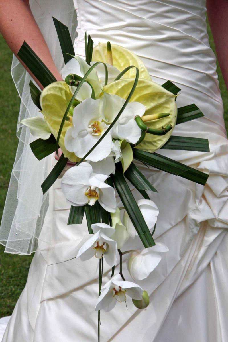 白色的结婚捧花