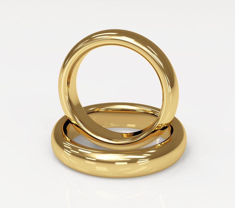 金色发亮的一对戒指