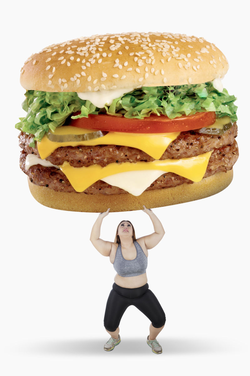 胖女人举起大汉堡