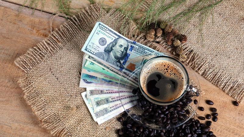 咖啡和钞票概念