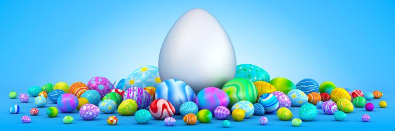 蓝色背景上的复活节彩蛋环绕的白色蛋