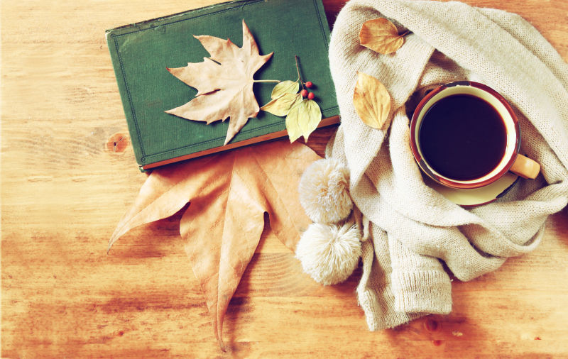 树叶与咖啡