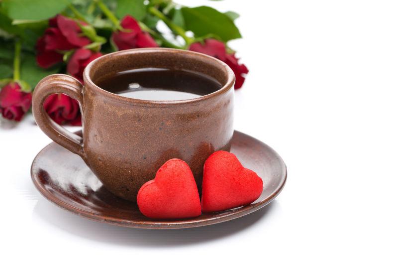 一杯咖啡红色糖果情人节礼物
