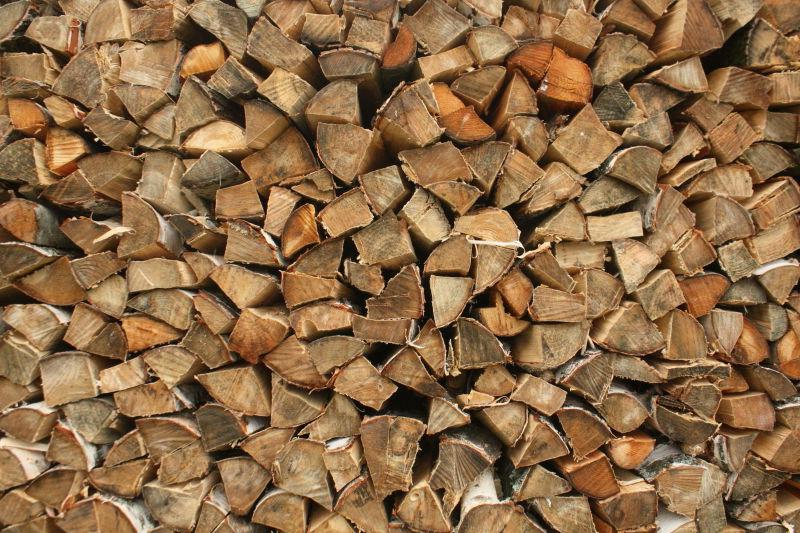 一堆桦木柴