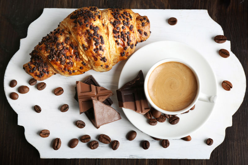 巧克力面包配咖啡