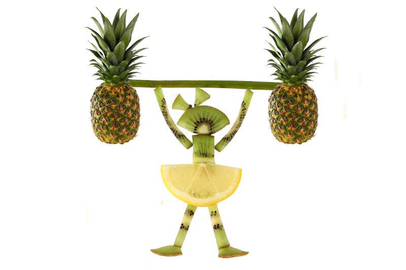 卡通水果人举着两个菠萝