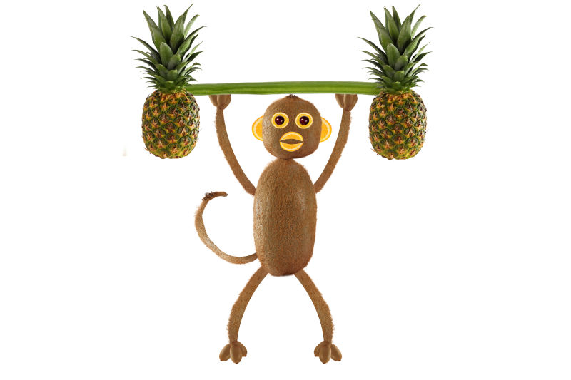 奇异果组成的猴子举着两个菠萝