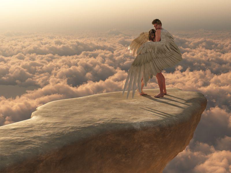 男天使站在高处岬角上保护女伴