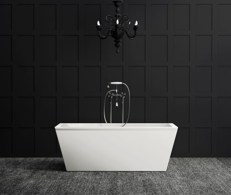 黑色木壁上的时尚舒适的浴缸