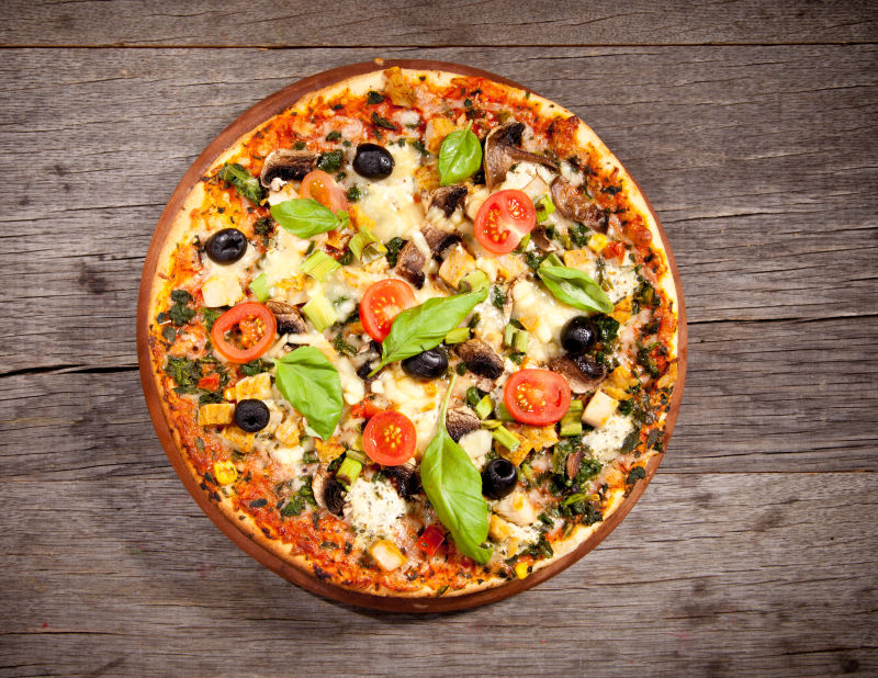 蔬菜水果的新鲜披萨