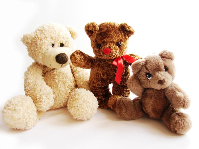 三只泰迪熊毛绒玩具