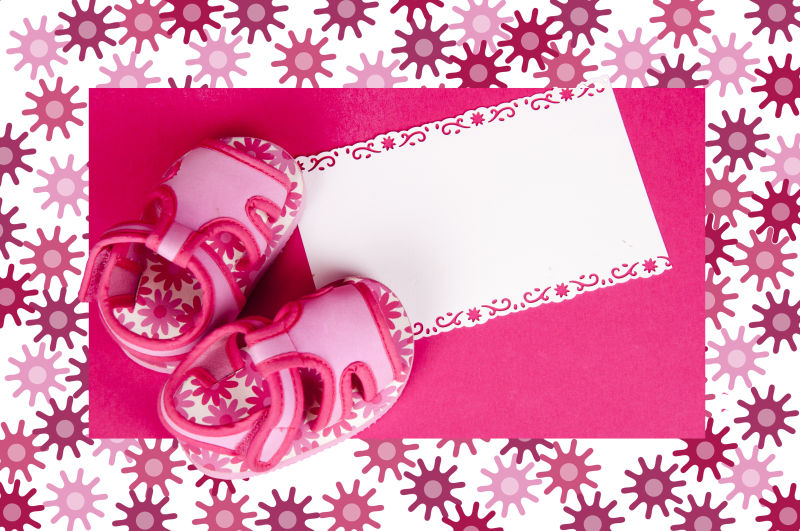 可爱的粉色婴儿针织鞋