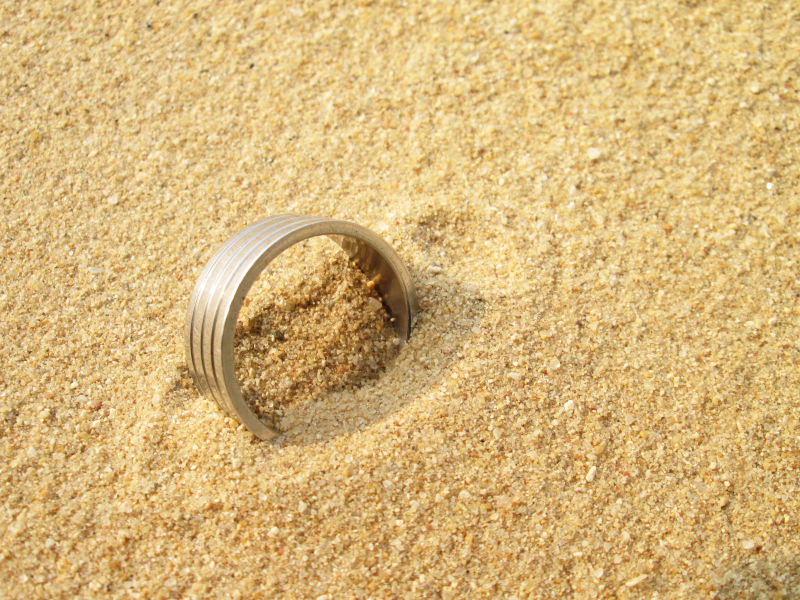 沙子上的戒指
