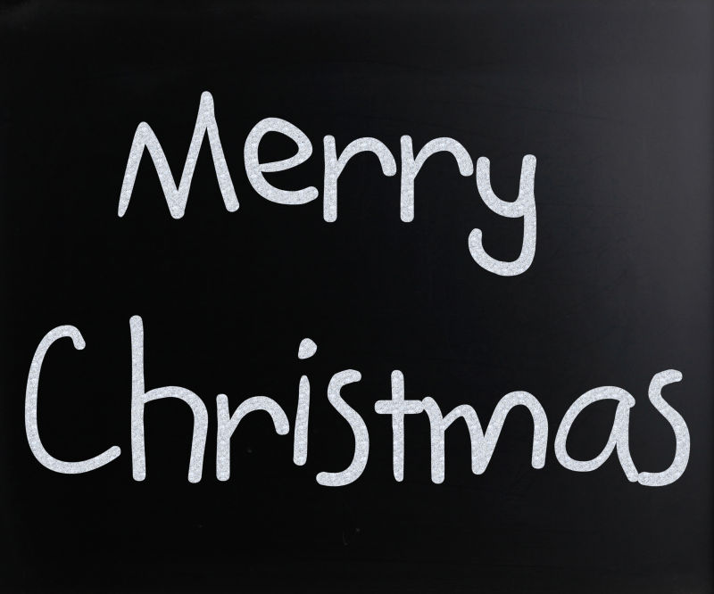 用粉笔在黑板上写的圣诞快乐